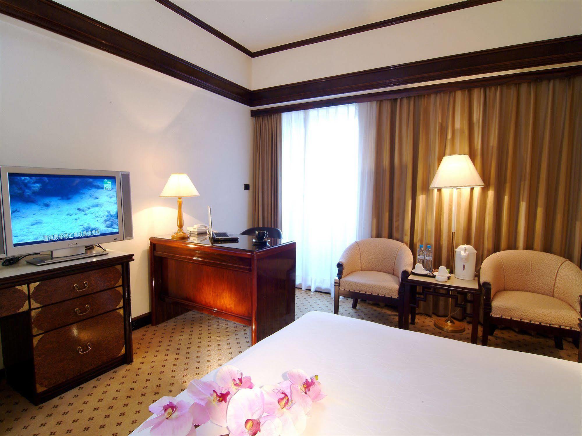 King'S Town Hotel Гаосюн Экстерьер фото