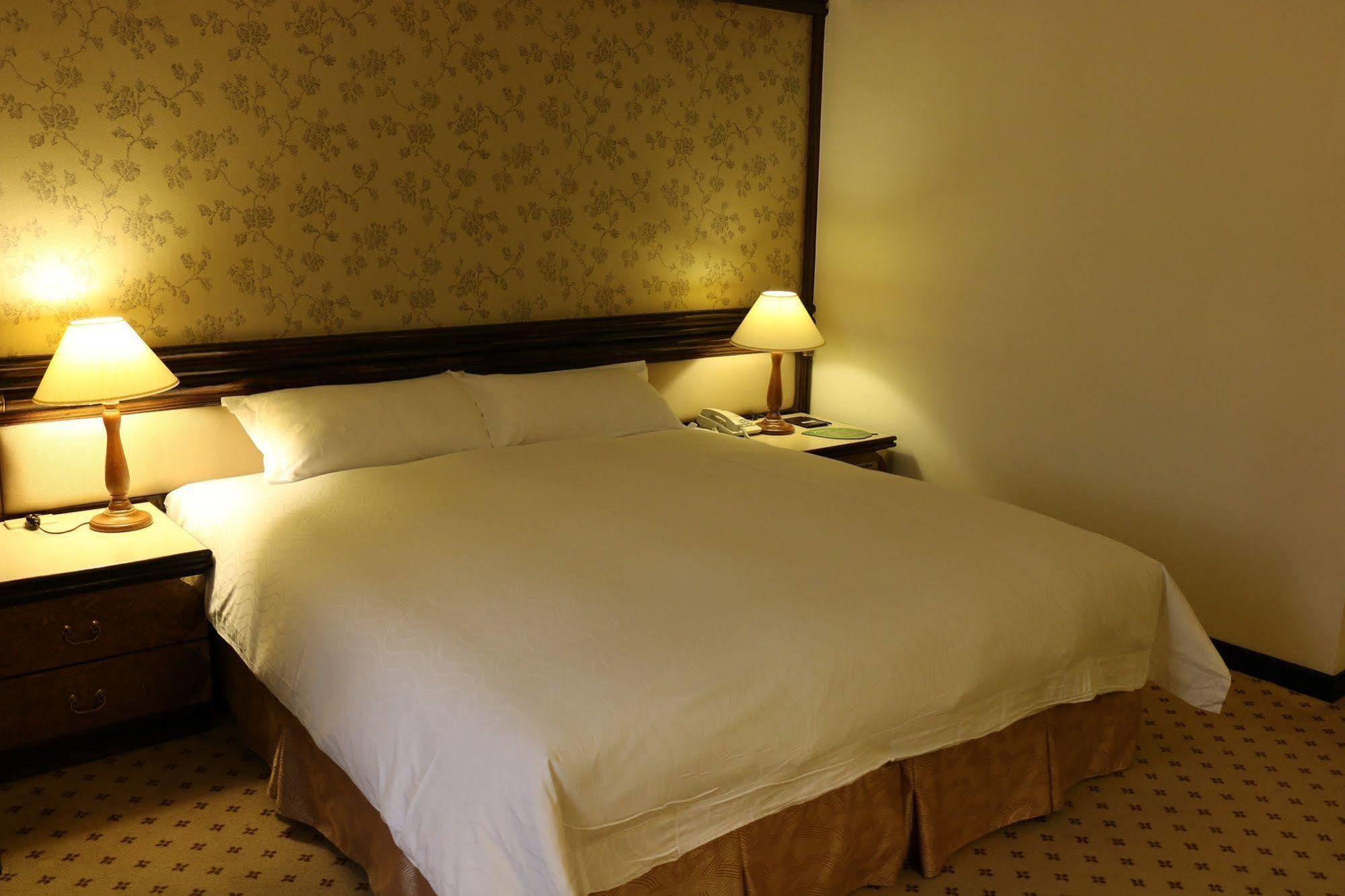 King'S Town Hotel Гаосюн Экстерьер фото