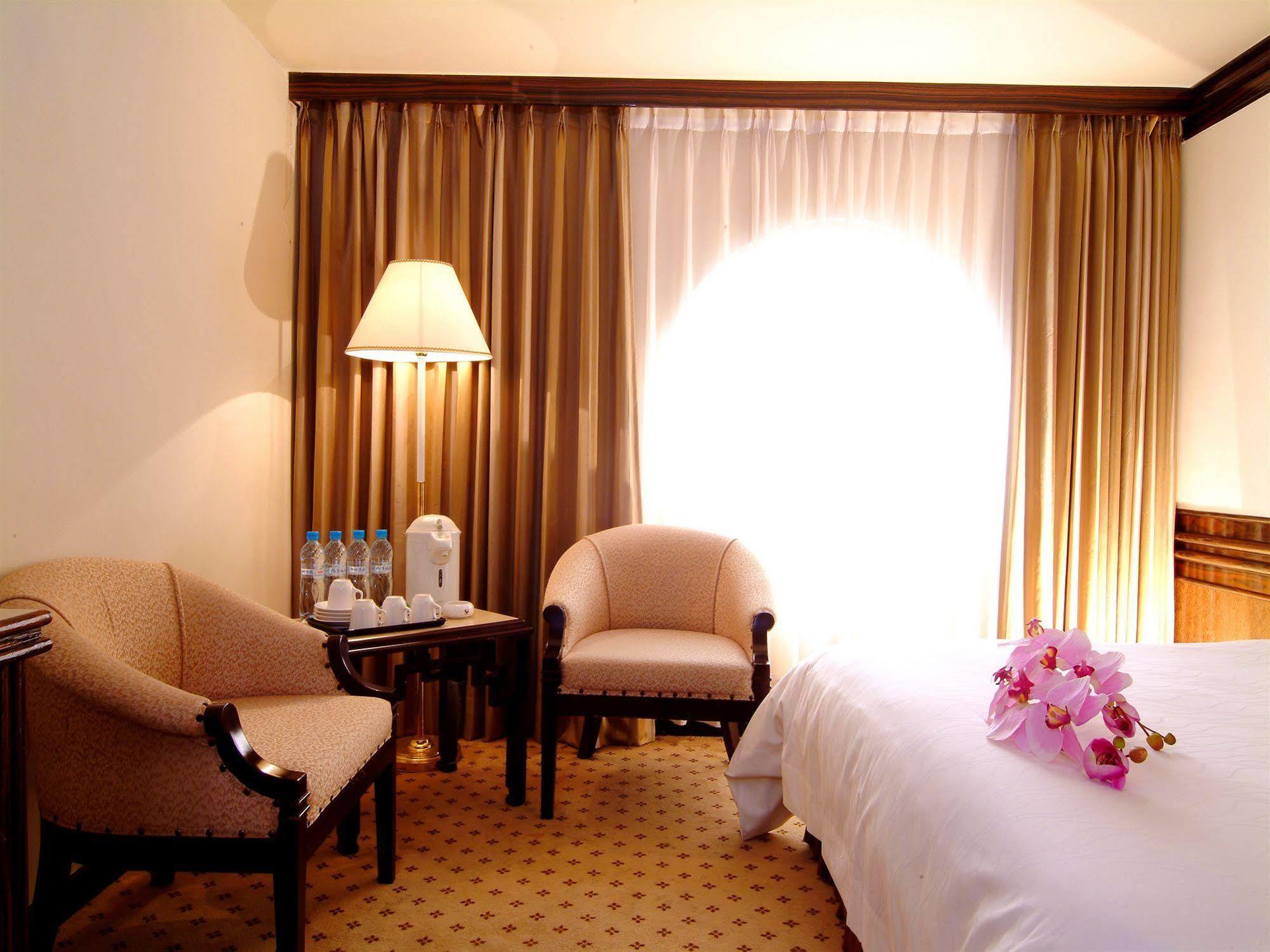 King'S Town Hotel Гаосюн Экстерьер фото